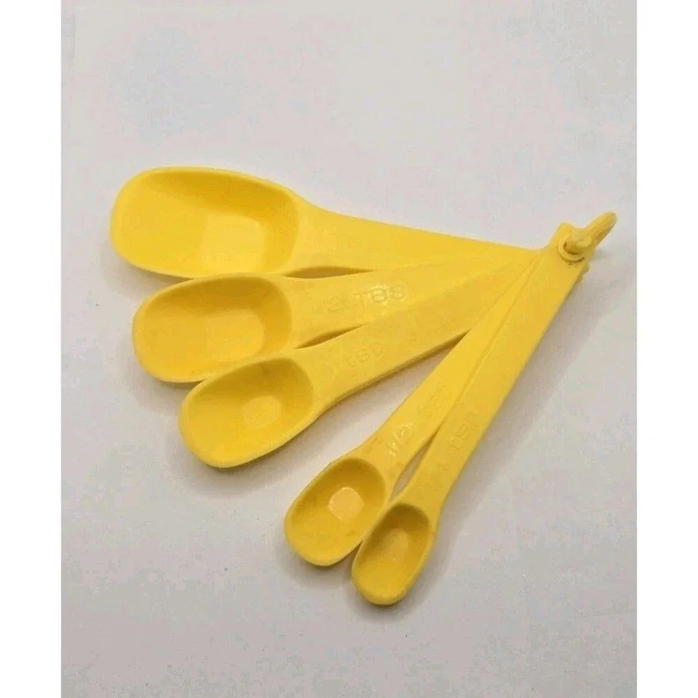 Vintage Yellow Nesting Measuring Spoons w/Ring Set Of 5